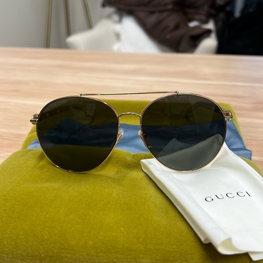 LIKE NEW Gucci Sunglasses